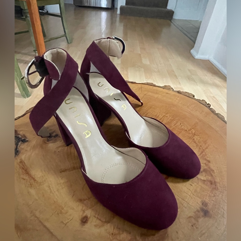 Unisa Burgundy Krizo Pump